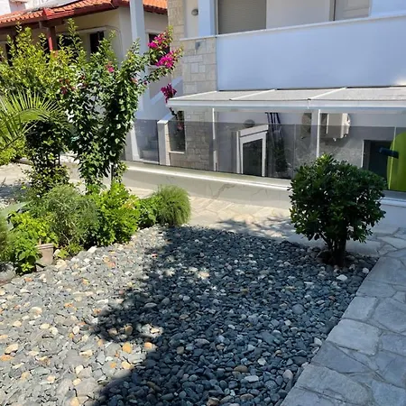Charming Beach House 2 Minutes From The Sea! Χανιώτη